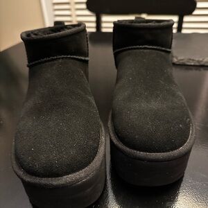 Ugg, Women’s Classic Ultra Mini Platform, Black, Size 8